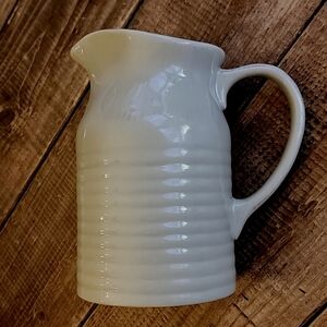 💥BELAVERRA sage green ceramic pitcher vase